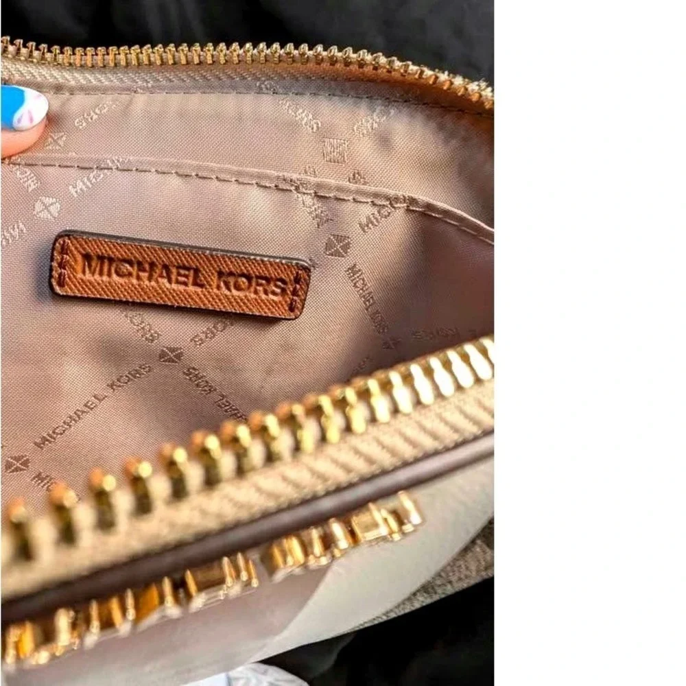 Michael Kors ~Jet Set Travel Medium Top Zip Wristlet ~ Vanilla Logo Stripe Acorn
